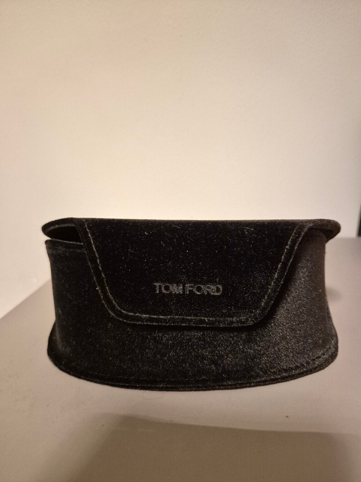 Tom Ford brillenkoker - donkerbruin, bijna zwart, Sieraden, Tassen en Uiterlijk, Ophalen of Verzenden, Zo goed als nieuw, Zwart