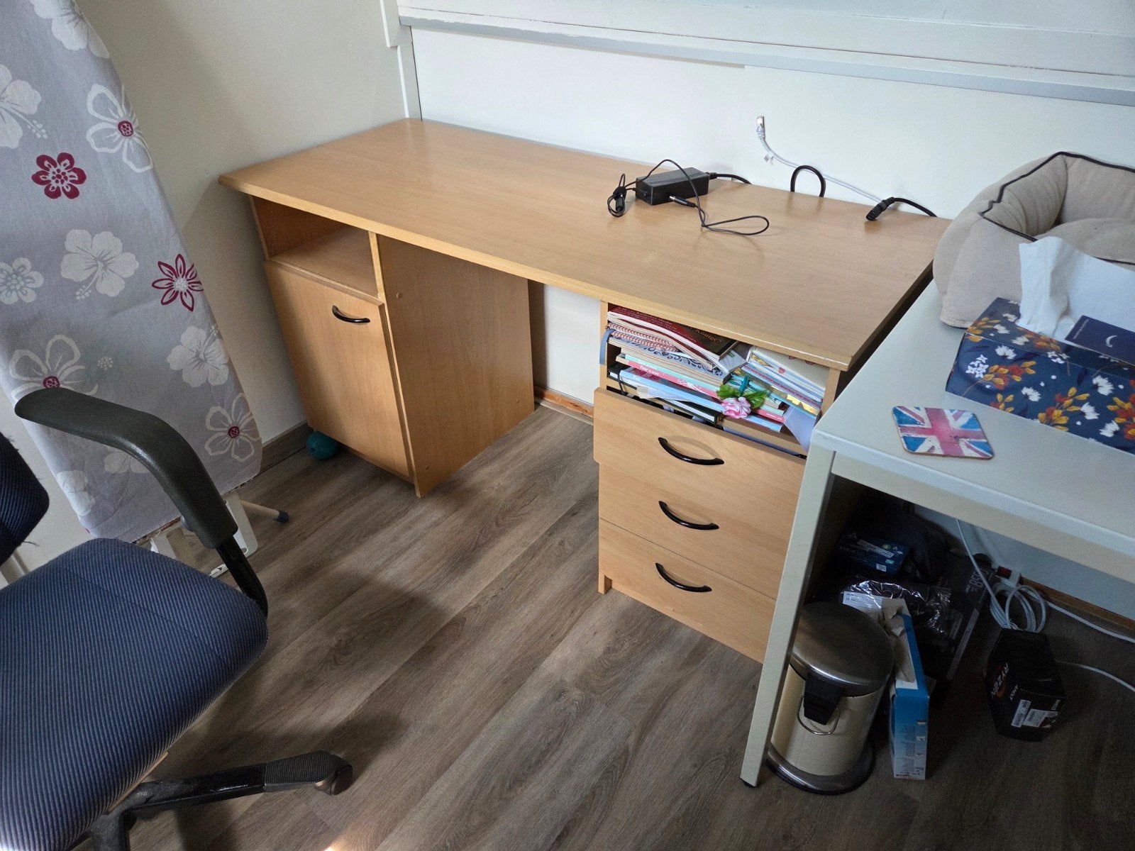 Simpel grenenhouten bureau - 140 x 58 x 80 cm, Huis en Inrichting, Ophalen, Gebruikt, Spaanplaat of MDF, 140 cm
