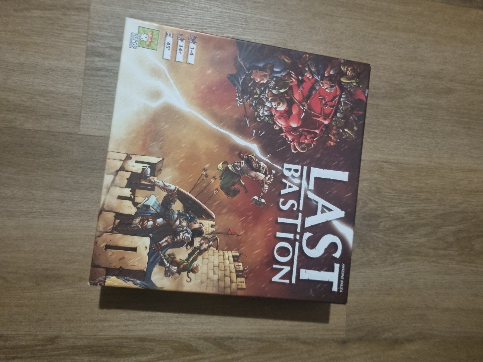 Last Bastion bordspel - Zo goed als nieuw, Drie of vier spelers, Ophalen of Verzenden, Zo goed als nieuw