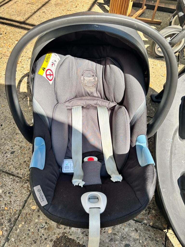 Maxi cosi en autostoeltje, Ophalen, Autogordel, 9 t/m 18 kg, Zo goed als nieuw