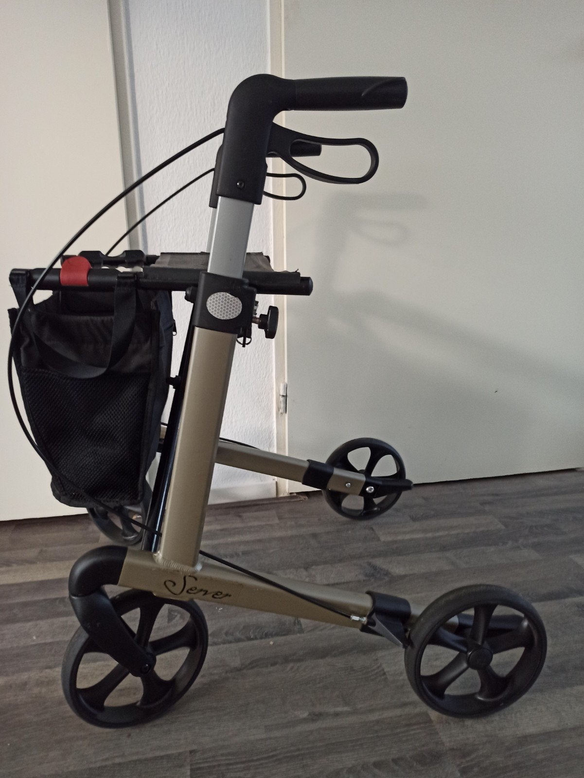 Server  lichtgewicht rollator, Ophalen, Opvouwbaar, Zo goed als nieuw