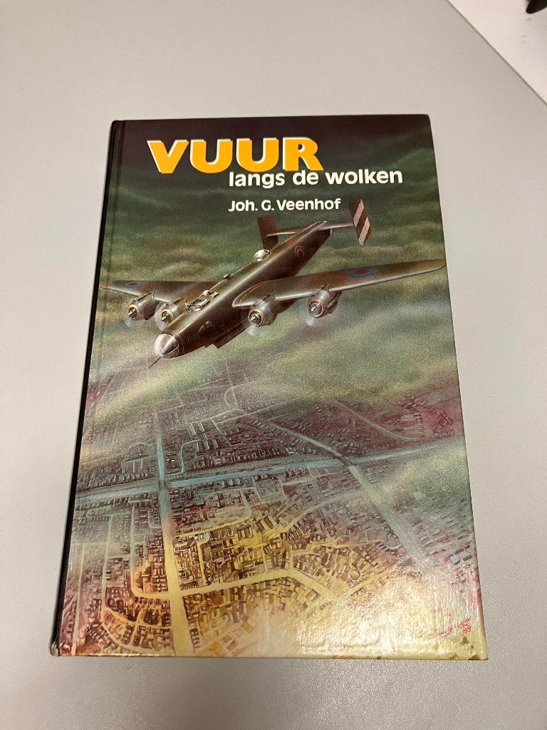 Vuur langs de wolken Veenhof, Boeken, Ophalen of Verzenden, Tweede Wereldoorlog, Gelezen, Algemeen