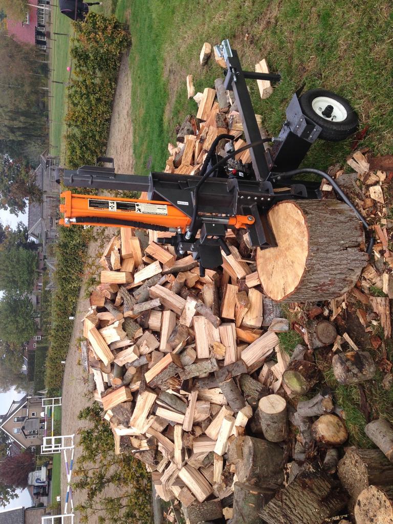 Zware kloofmachine met benzine motor te huur, Tuin en Terras, Kloofmachines, Ophalen of Verzenden, Benzine, Liggend