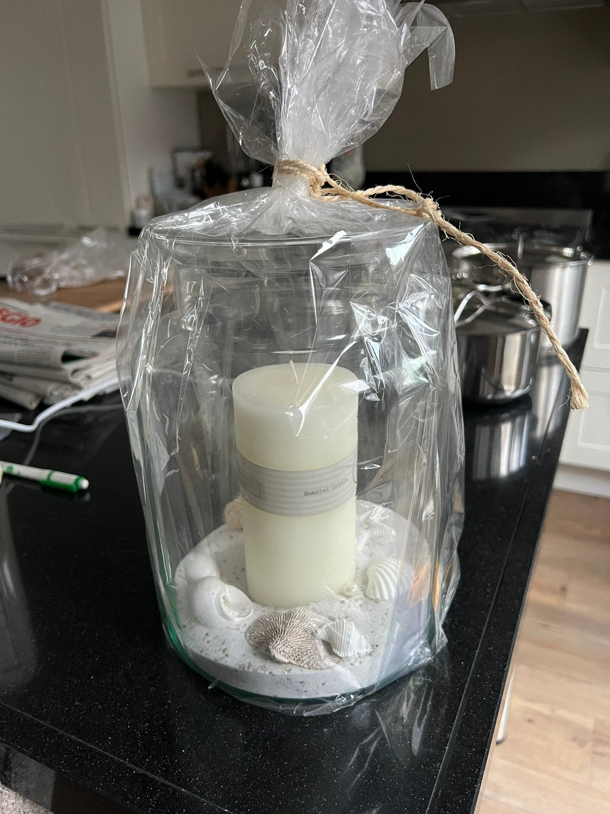 Nieuwe stolp met kaars en schelpjes in folie, Ophalen of Verzenden, Nieuw