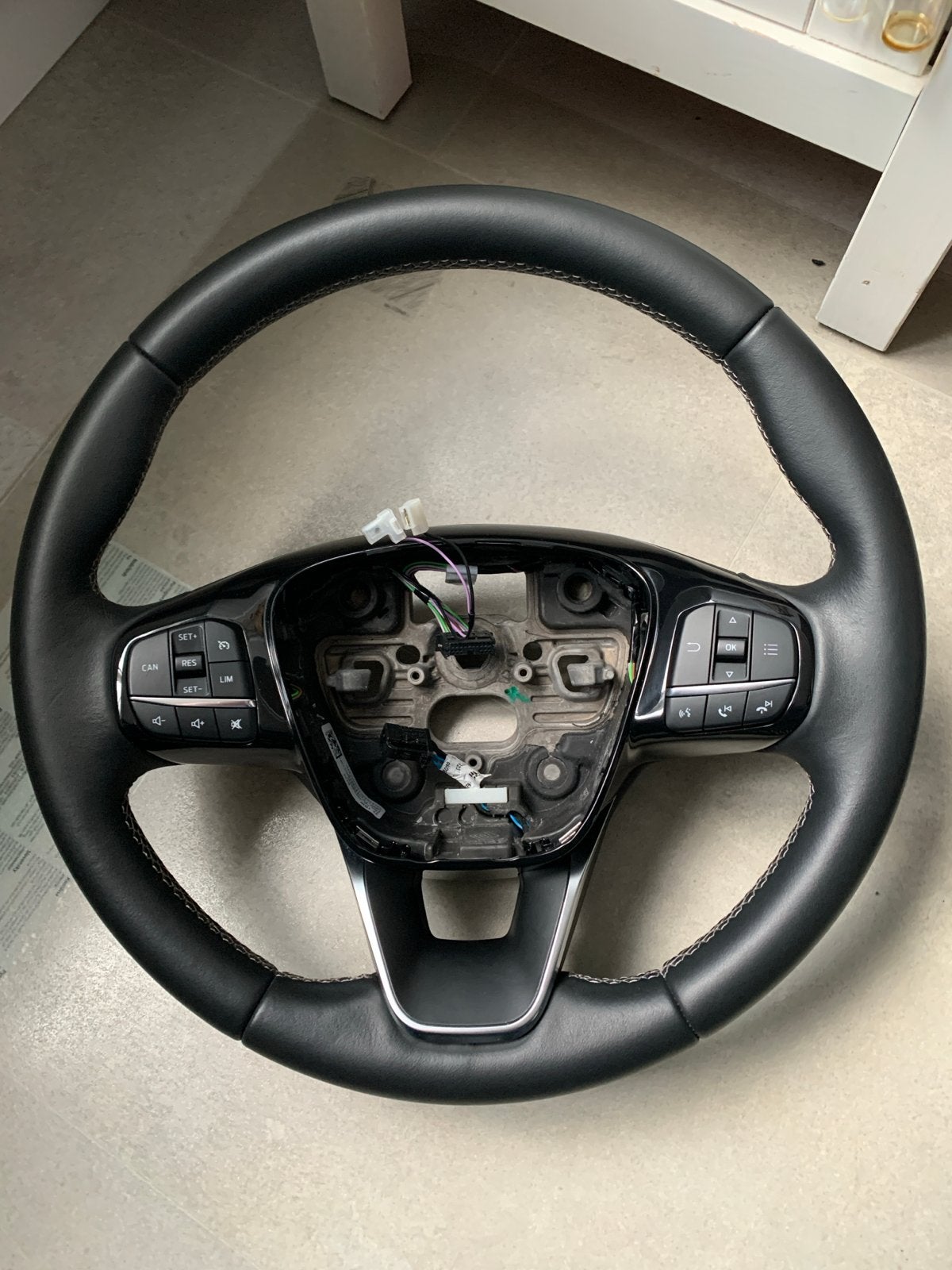 Stuurwiel leer Ford fiesta Puma ST Focus MK8 Kuga Nieuwstaat, Ophalen of Verzenden, Nieuw, Ford