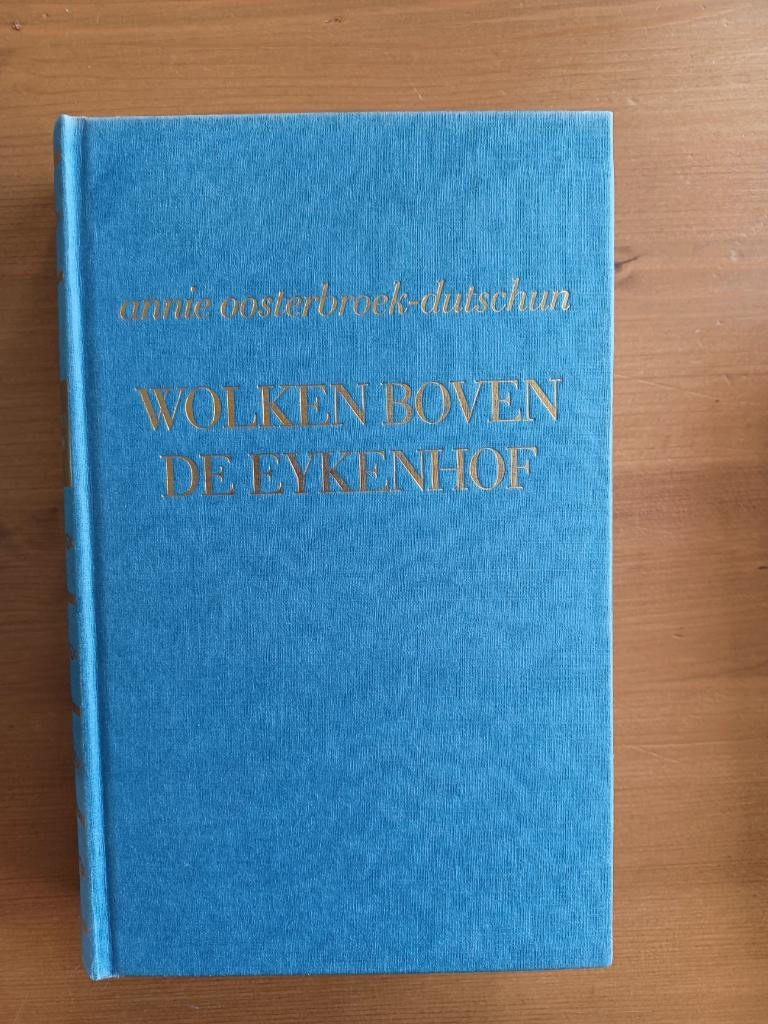 Wolken boven de Eykenhof trilogie, Boeken, Romans, Gelezen, Nederland, Ophalen of Verzenden