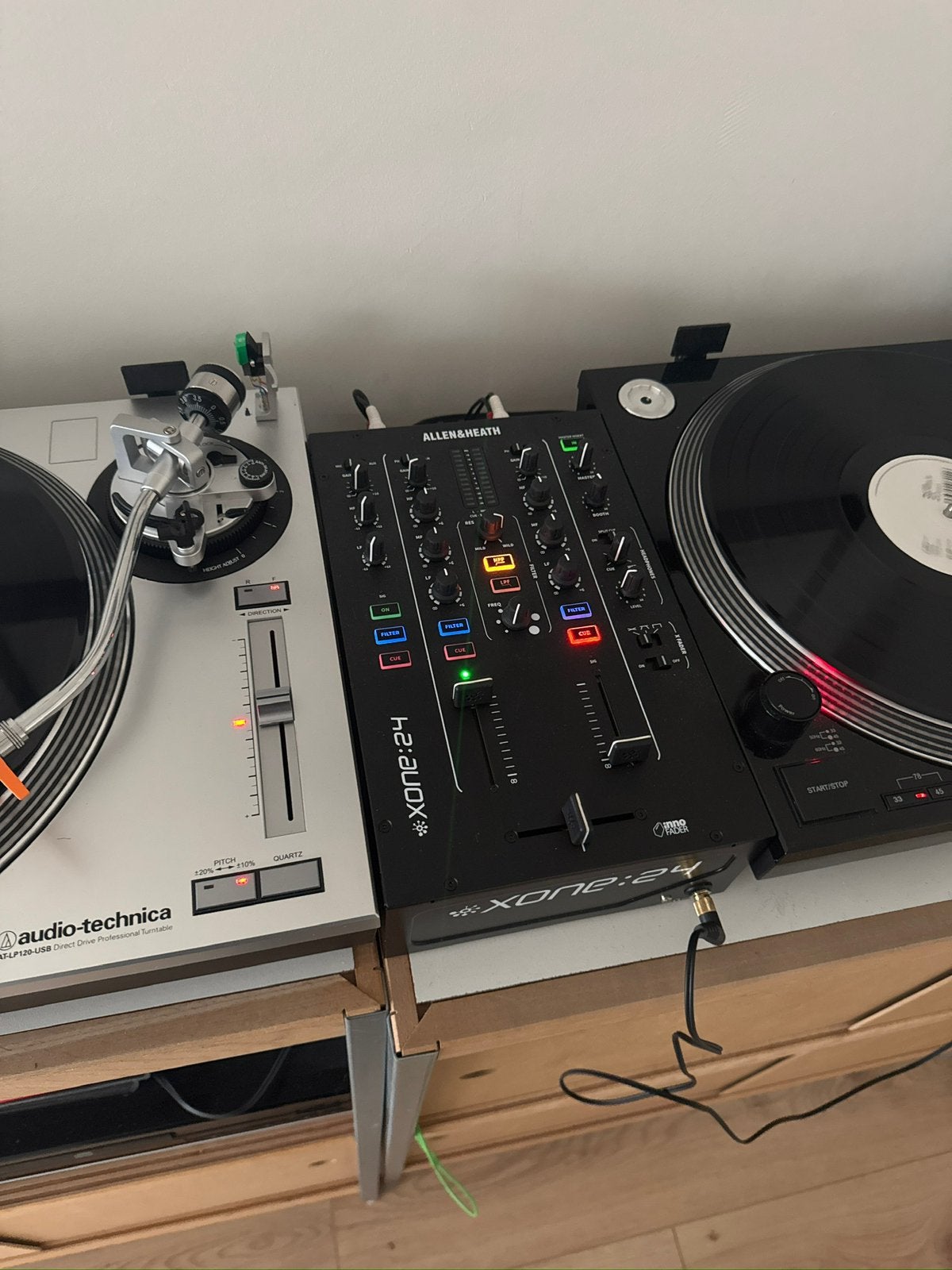 Xone 24 analoog dj mixer zo goed als nieuw. Maand gebruikt., Ophalen, Zo goed als nieuw, Overige merken