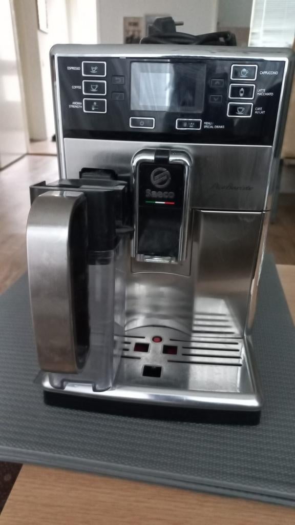 Saeco PicoBaristo volautomatische espressomachine, Witgoed en Apparatuur, Koffiezetapparaten, Gebruikt, 10 kopjes of meer, Koffiemachine