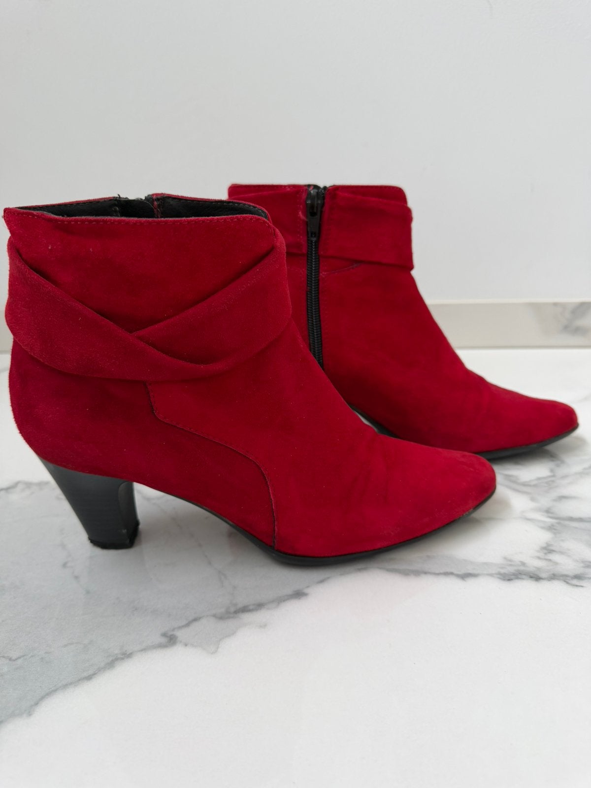 Als Nieuw Ravelli rood suède enkellaarsjes 38, Kleding | Dames, Verzenden, Lage of Enkellaarzen, Zo goed als nieuw, Rood