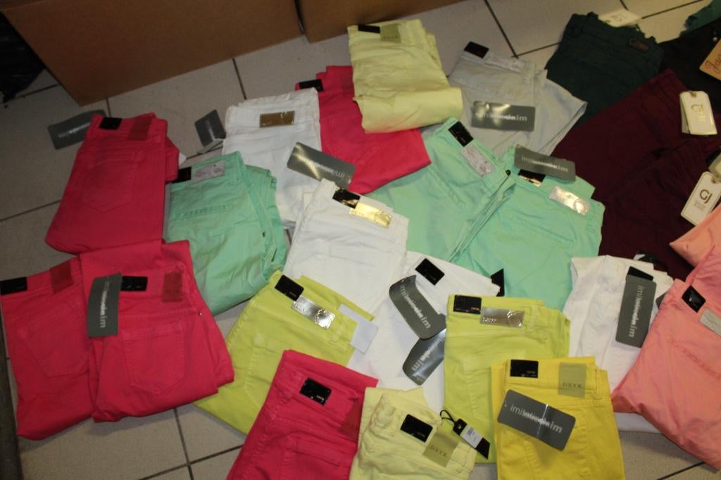 Partij 600 stuks dames merkjeans en broeken NIEUW, Ophalen, Nieuw, Maat 38/40 (M)