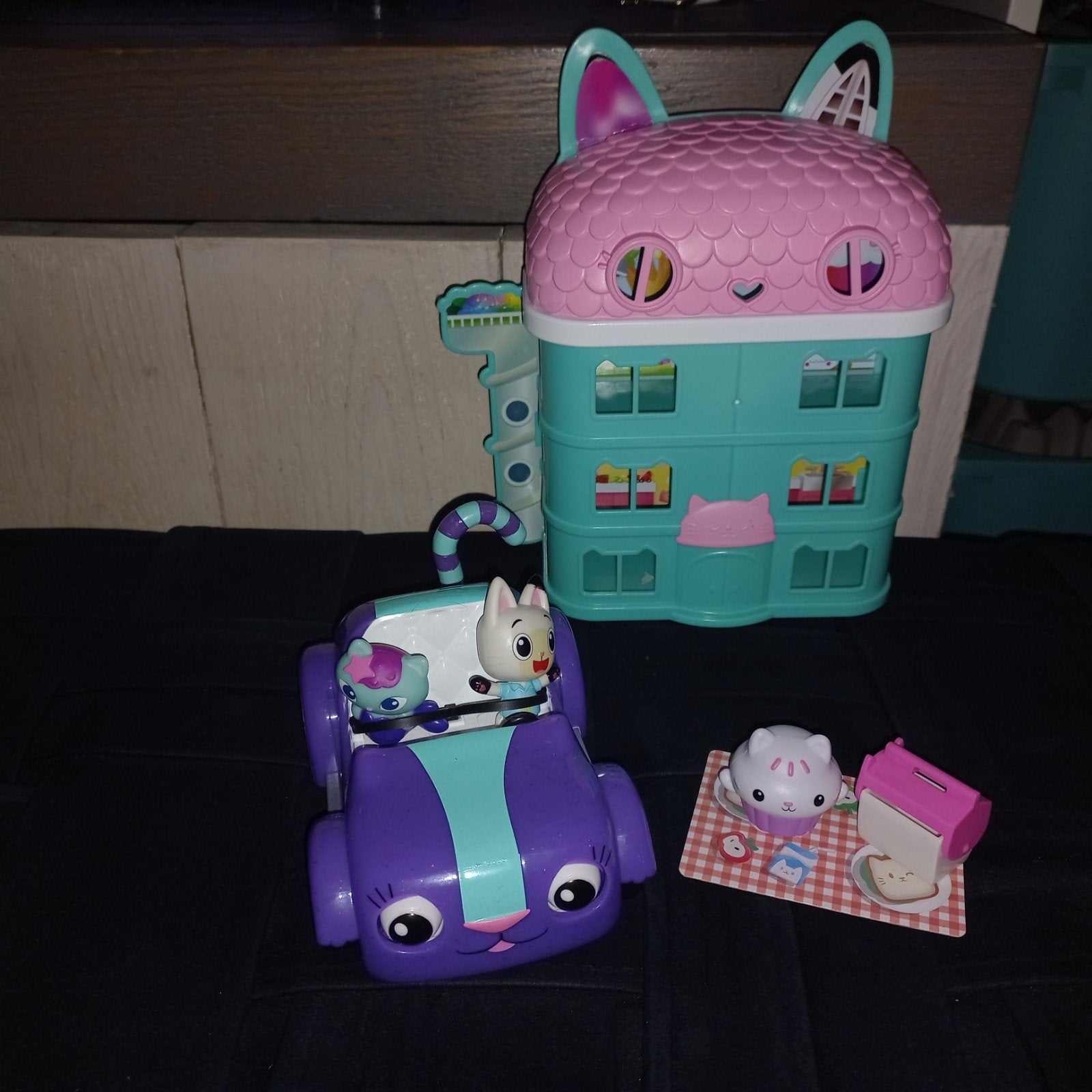 Gabby's Poppenhuis met auto en accessoires, Ophalen of Verzenden, Gebruikt, Meisje