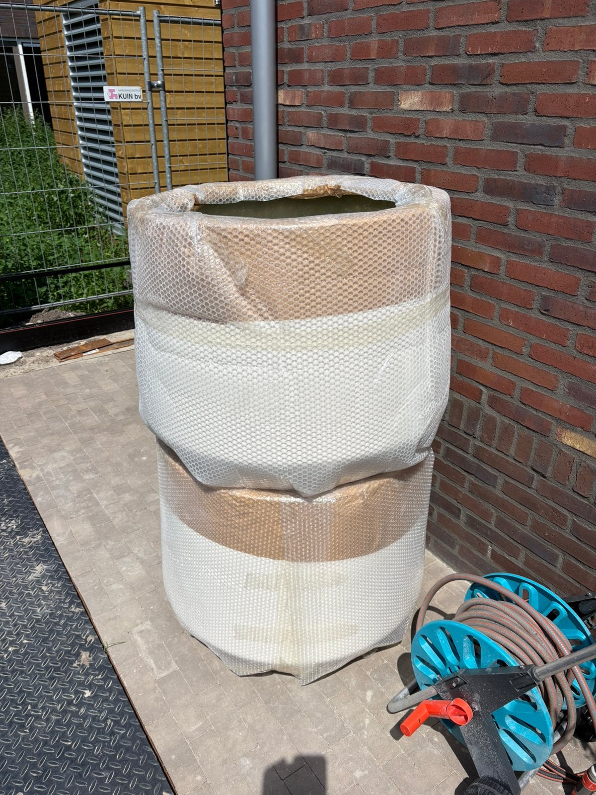 2 buiten bloempotten., Kunststof, Minder dan 30 cm, Rond, Nieuw