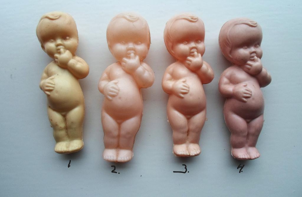 4 Babypopjes. Jaren '60. Verzamelpopjes., Verzamelen, Poppen, Ophalen of Verzenden, Gebruikt, Pop