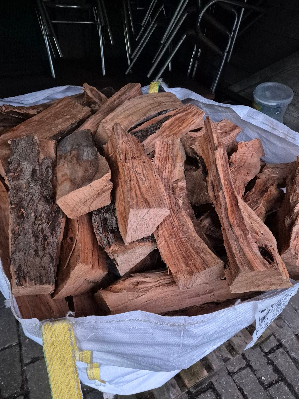 bigbag olijfhout.
hout is ovengedroogd dus kurkdroog.

mooi, Minder dan 3 m³, Ophalen