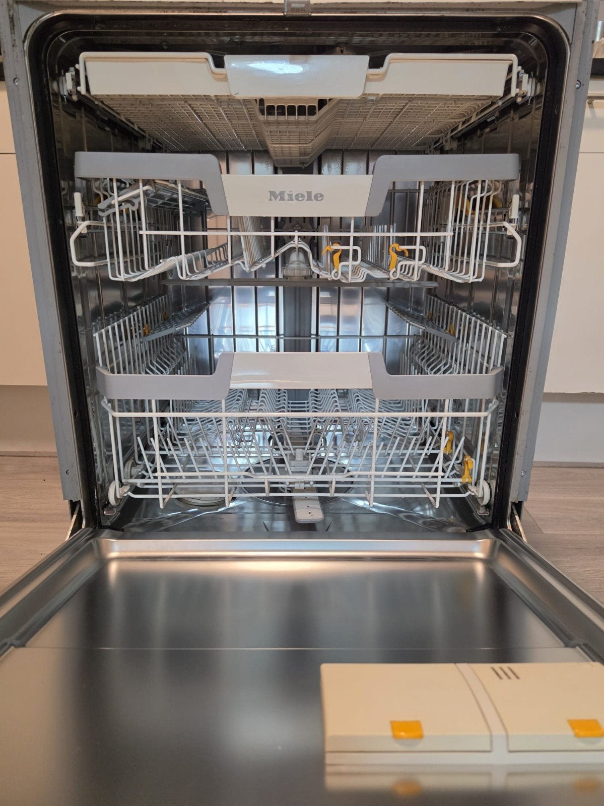 aangeboden een mooie als nieuw inbouw Miele vaatwasser, Witgoed en Apparatuur, Ophalen, Zo goed als nieuw, Inbouw, Minder dan 85 cm