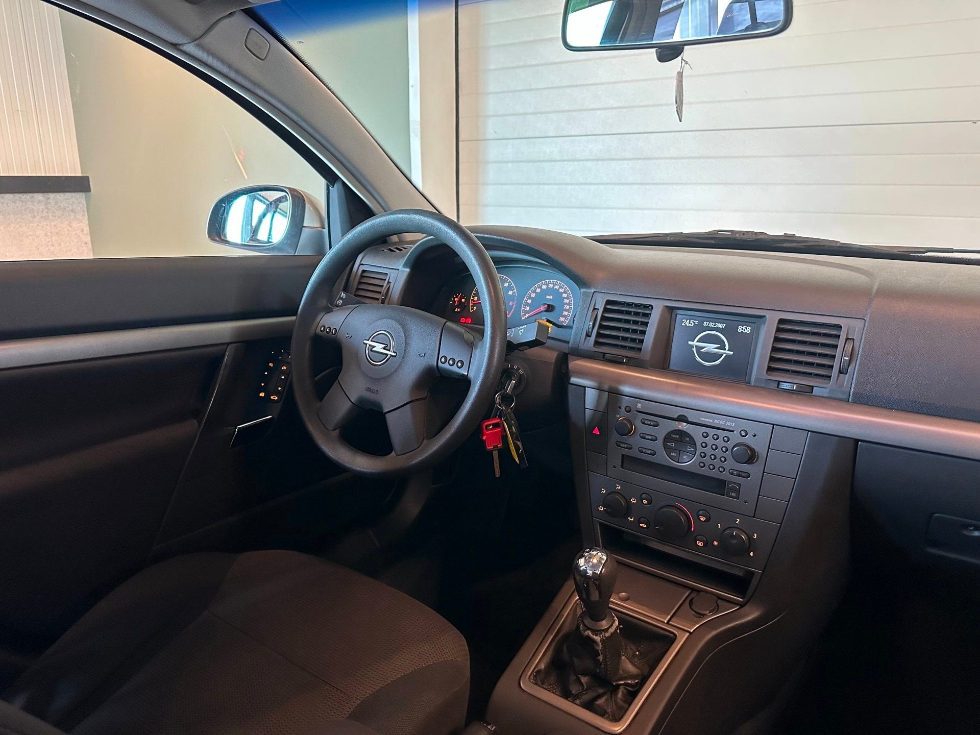 Opel Vectra 1.8-16V COMFORT NAVIGATOR|CLIMA AIRCO|2e EIGENAA, Auto's, Voorwielaandrijving, Dealer onderhouden, Stof, Gebruikt
