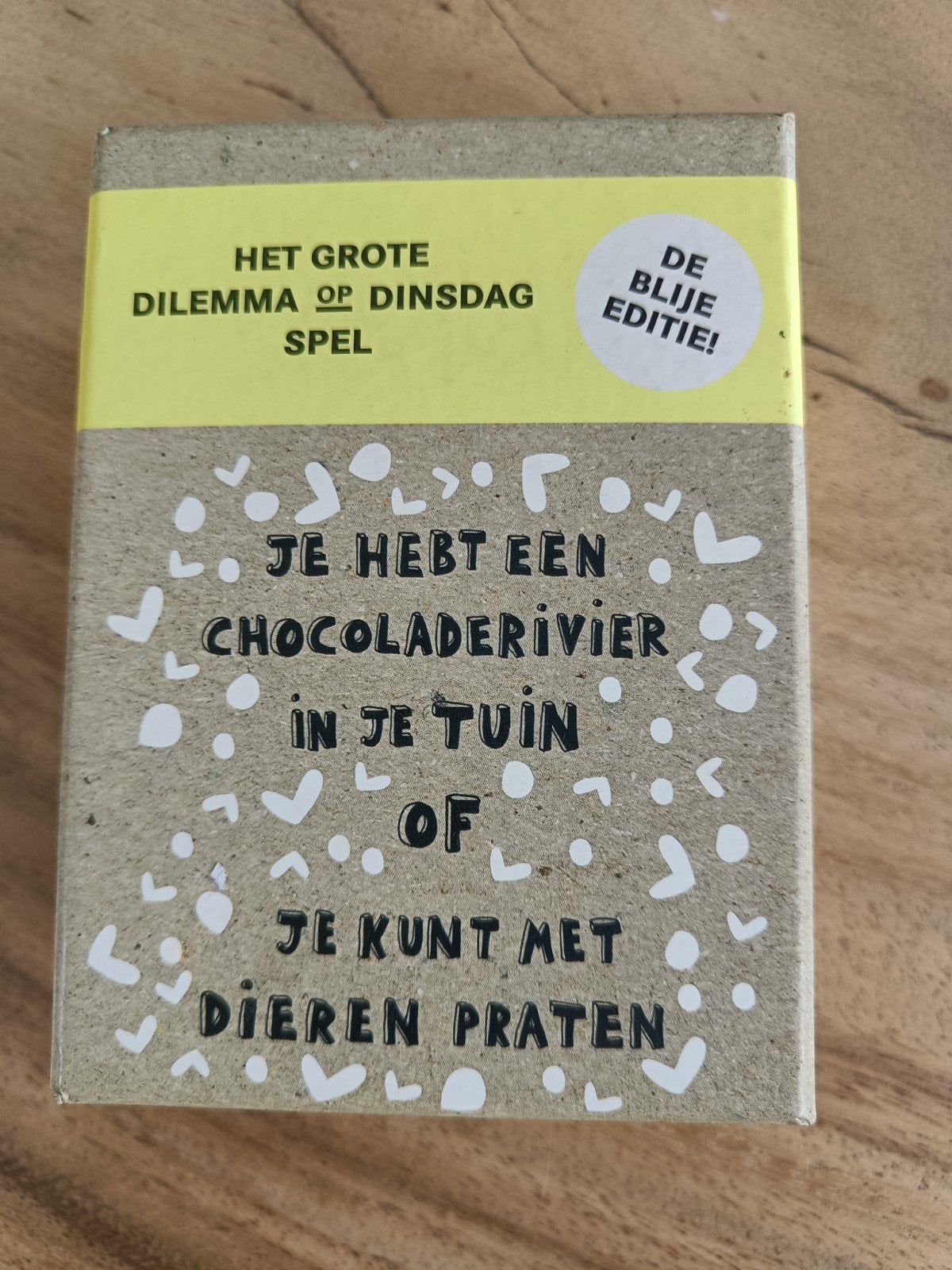 Het Grote Dilemma op Dinsdag Spel - De Blije Editie, Drie of vier spelers, Ophalen of Verzenden, Zo goed als nieuw, BIS Publishers