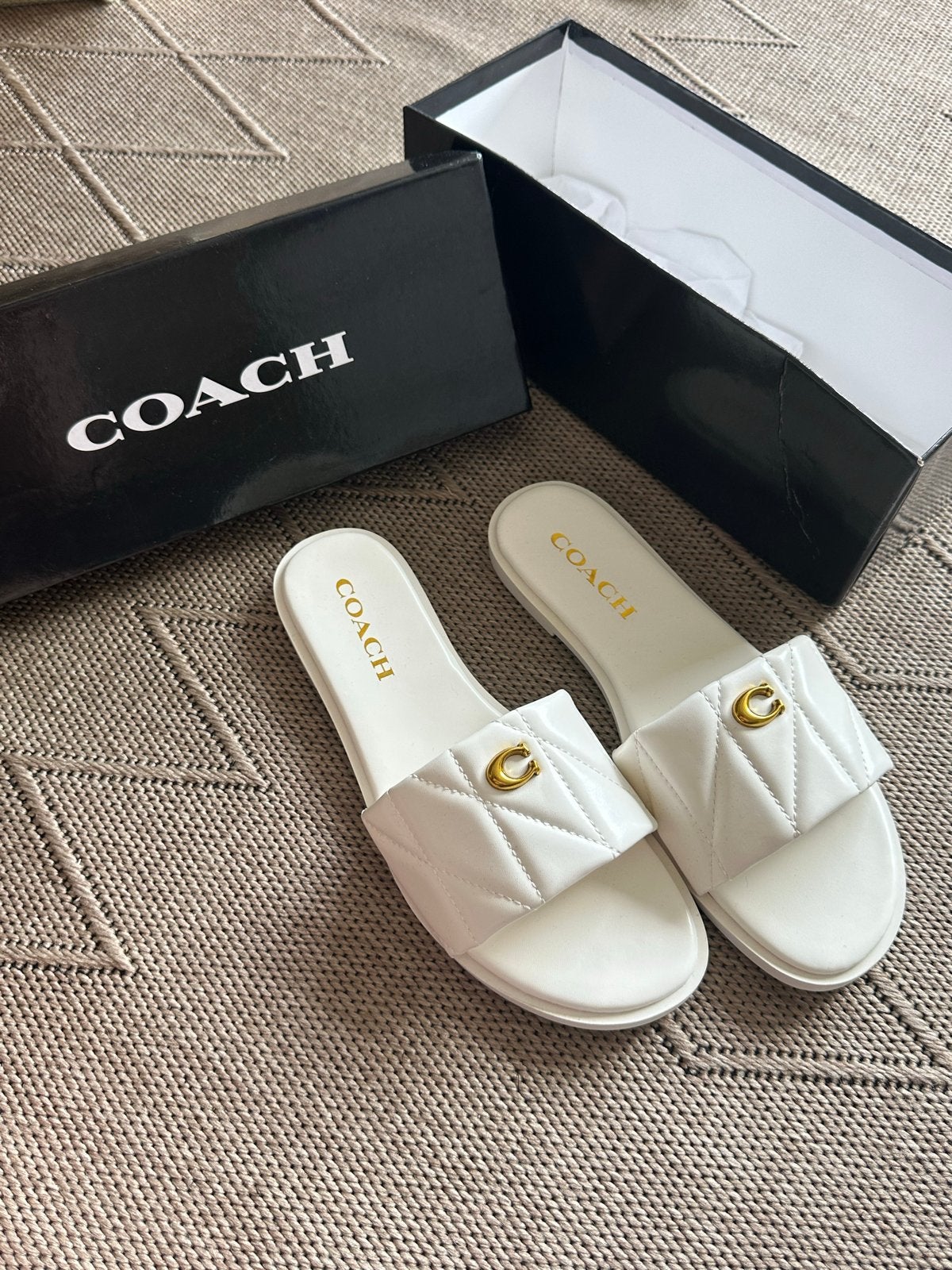 Coach slippers wit maat 38 nieuwstaat, Ophalen of Verzenden, Nieuw, Wit, Slippers
