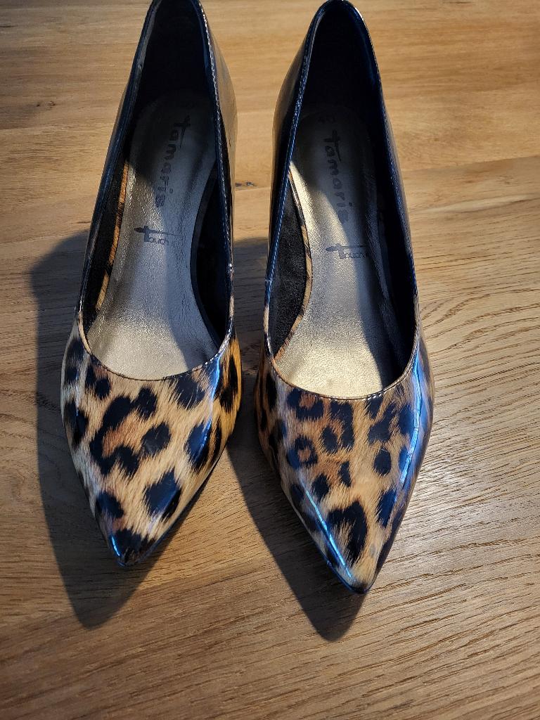 Hippe pumps van Tamaris, Tamaris, Zwart, Ophalen of Verzenden, Zo goed als nieuw