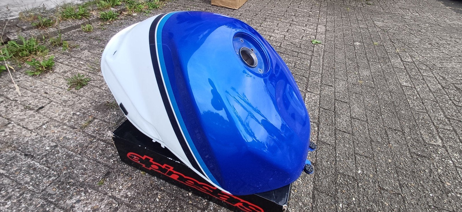 Suzuki gsxr 600 750 k5 tank, Ophalen