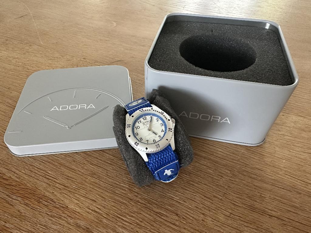 Adora kinderhorloge voor jongens met voetbalthema, Ophalen of Verzenden, Nieuw, Blauw, Jongen