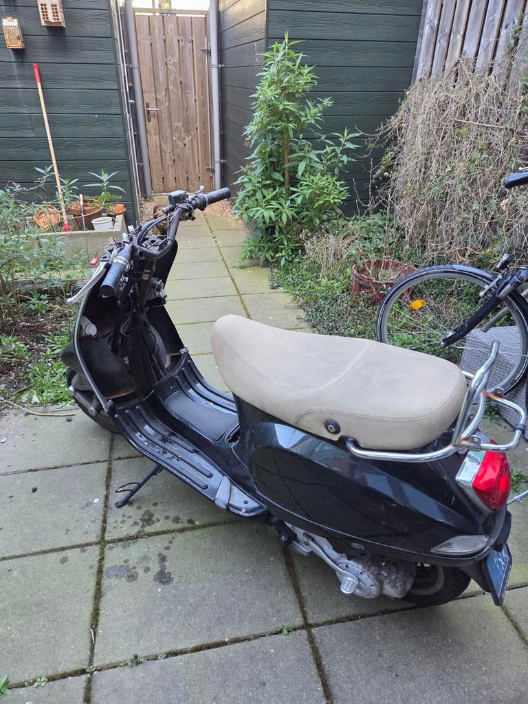 Vespa 2006 - For parts or restoration, Fietsen en Brommers, Ophalen of Verzenden, Benzine, Overige merken