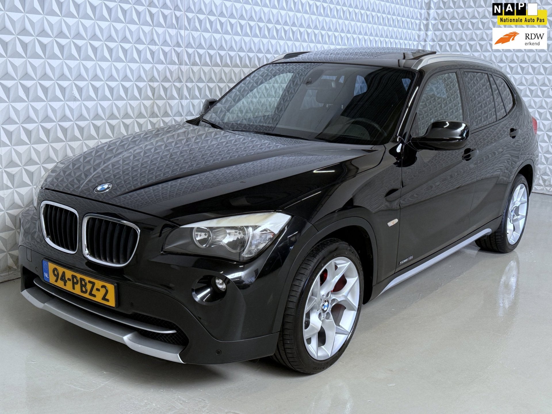 BMW X1 SDrive18i Executive met veel opties! 199.000km (2011), Auto's, BMW, Euro 5, Achterwielaandrijving, Zwart, 4 cilinders