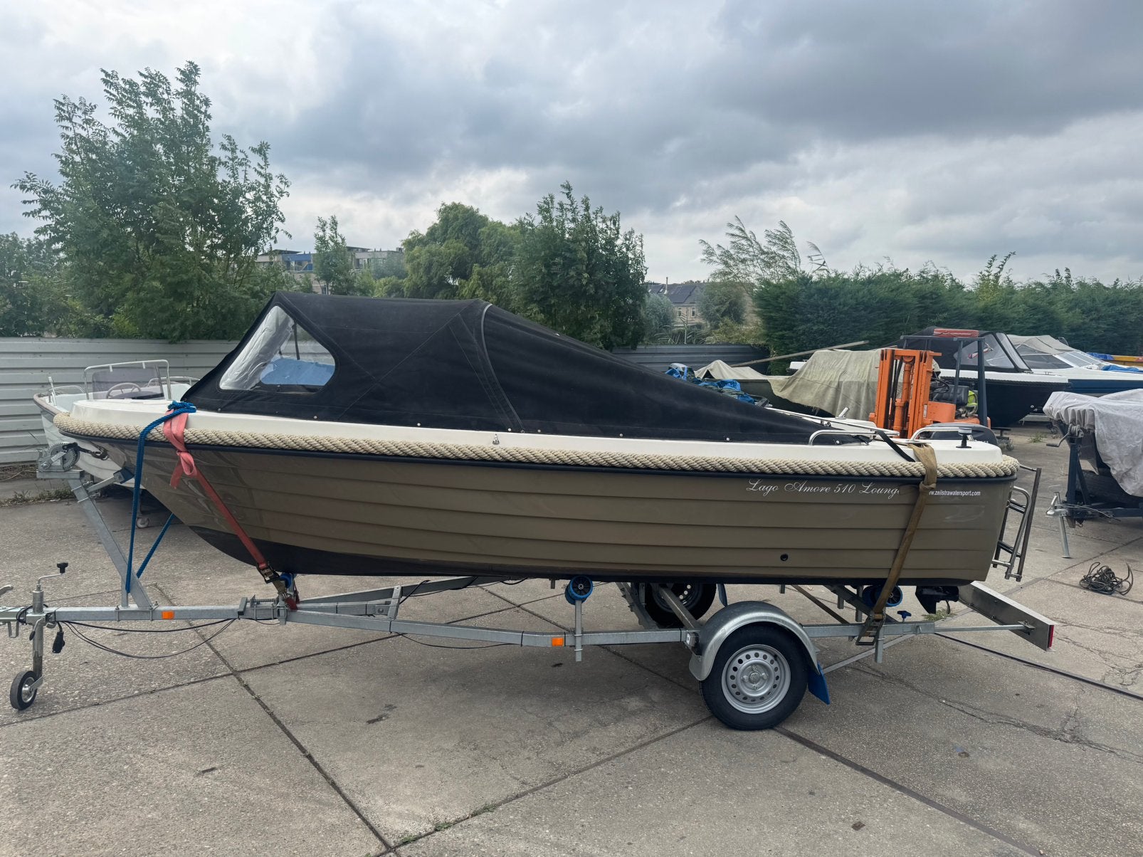 Lago Amore 510 Lounge sloep + Suzuki 15 pk 4 takt injectie, Watersport en Boten, Ophalen, Gebruikt, 15 pk, 1.00 - 1.50 meter