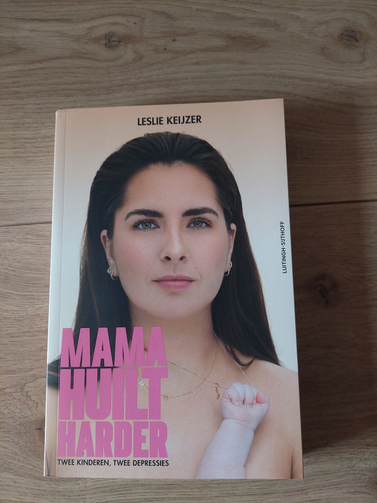 Mama Huilt Harder - Leslie Keijzer (Zo goed als nieuw), Verzenden, Zo goed als nieuw, Zwangerschap en Bevalling, Leslie Keijzer