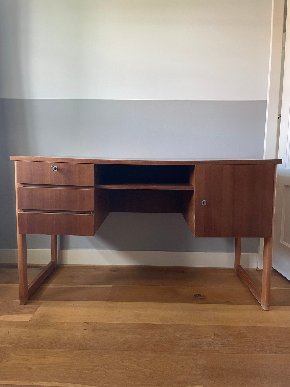 Vintage bureau - Deense stijl - teak fineer, Ophalen, Gebruikt, 60 cm, 126 cm