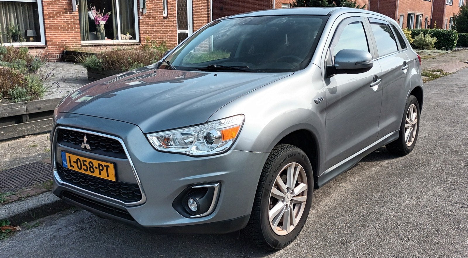 Mitsubishi ASX 1.6 86KW 2015 Grijs, Auto's, Voorwielaandrijving, 4 cilinders, 1590 cc, 665 kg