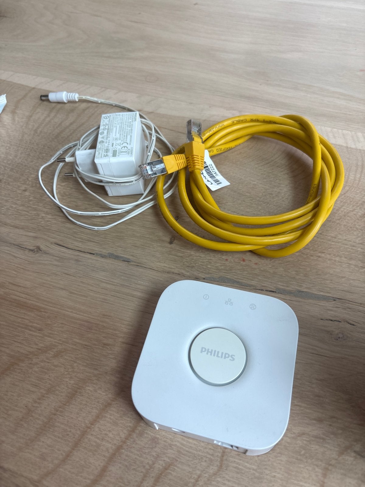 Philips Hue Bridge met adapter en netwerkkabel, Ophalen of Verzenden, Zo goed als nieuw