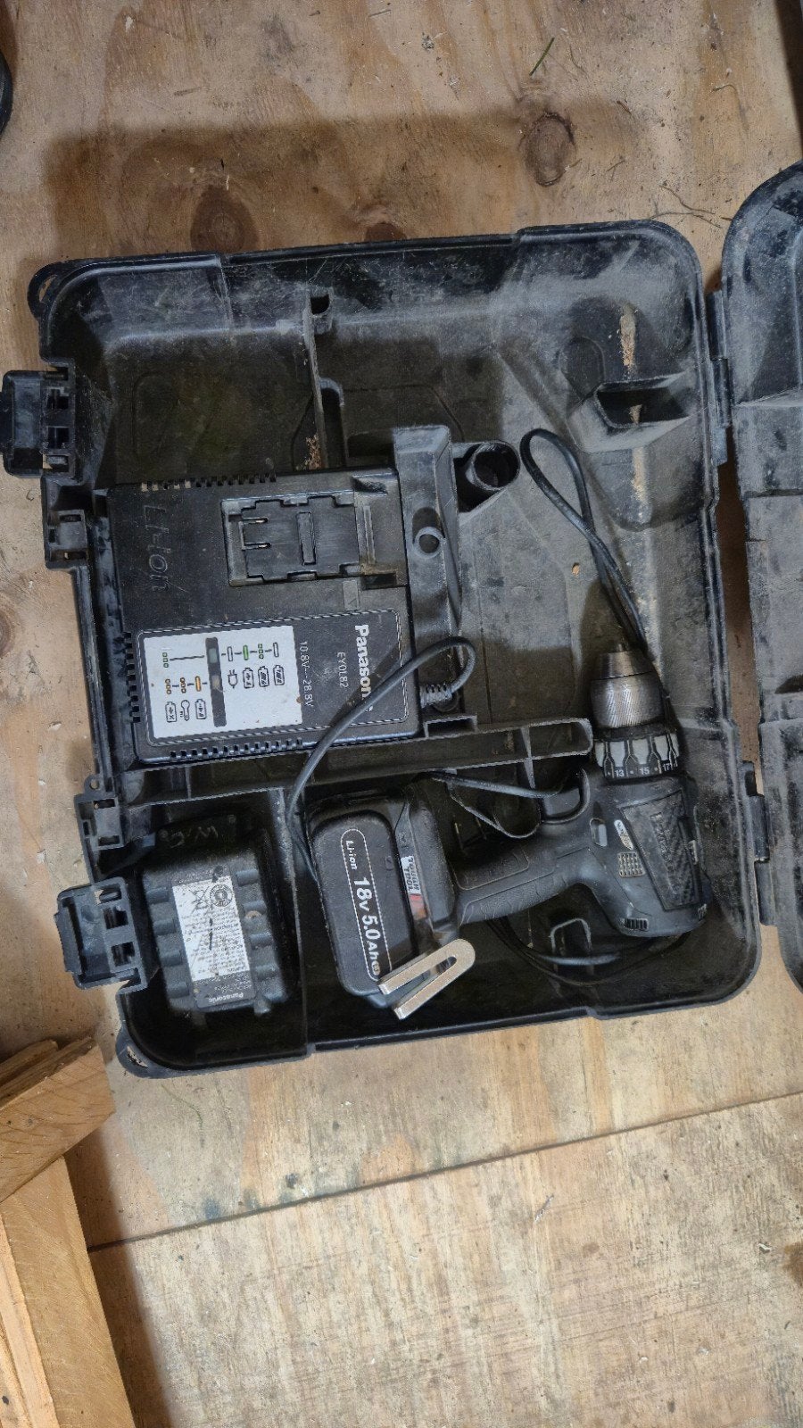 Panasonic Accuboormachine met 2 accu's en lader, Ophalen of Verzenden, Gebruikt, Boor- en Schroefmachine