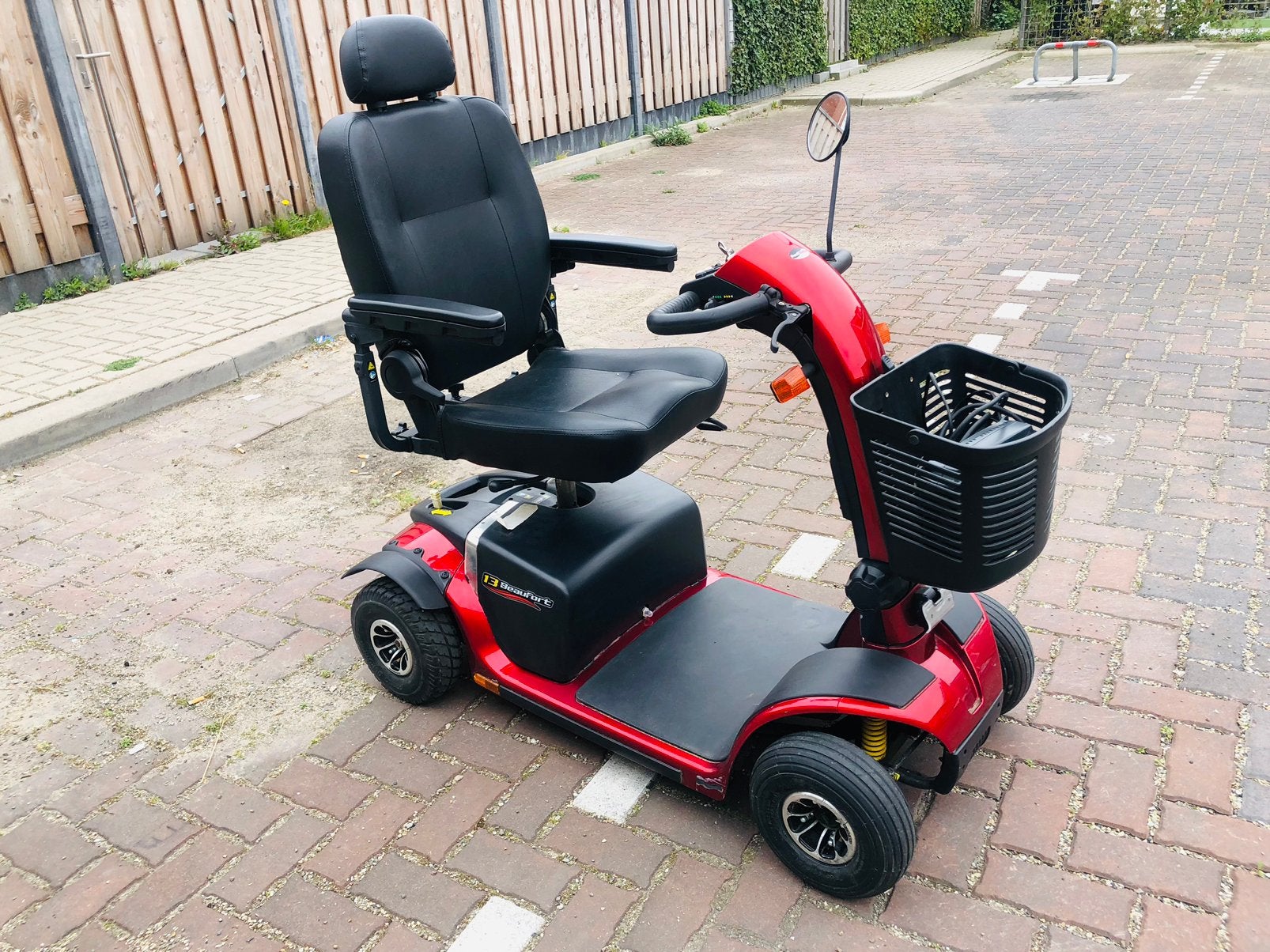 Geweldige scootmobiel Pride met 4 wielen. Goede vering, Diversen, Ophalen of Verzenden, Zo goed als nieuw