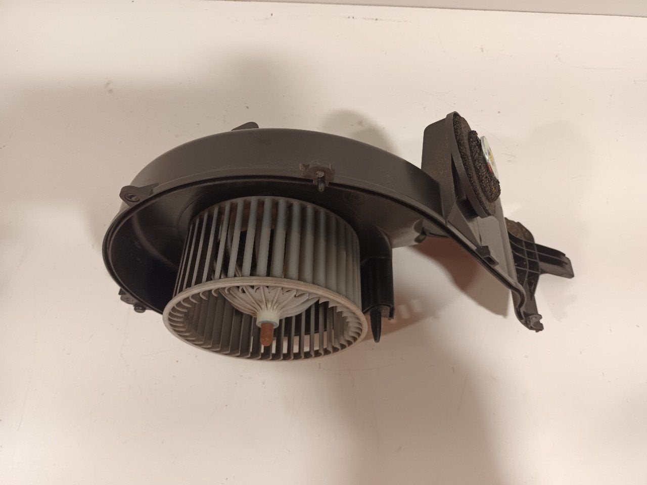 Kachel ventilator motor Land Rover Evoque, Onderdelen@venauto.nl, Van der Ven Autorecycling B.V., Ettenseweg 76, 4706 PB Roosendaal, The Netherlands