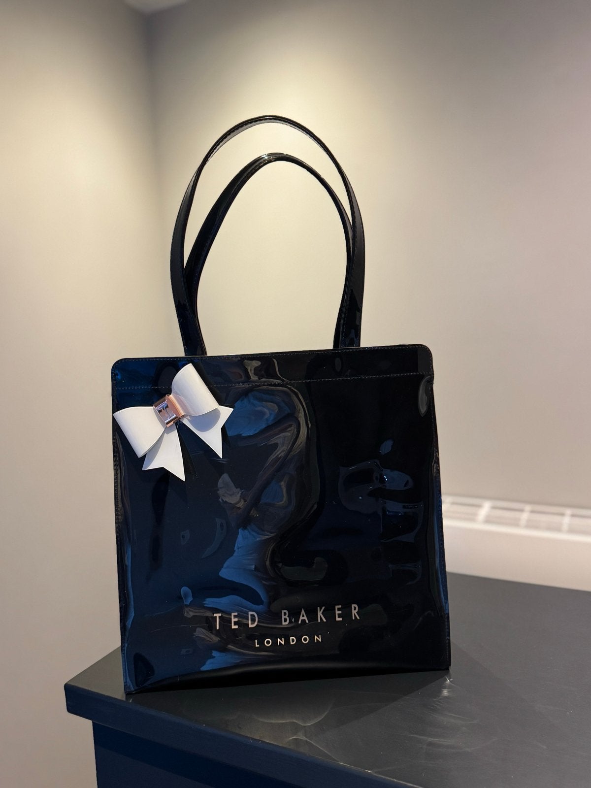 Ted Baker Zwarte Tas met Strik - Stijlvolle Handtas, Ophalen, Zo goed als nieuw, Zwart, Handtas