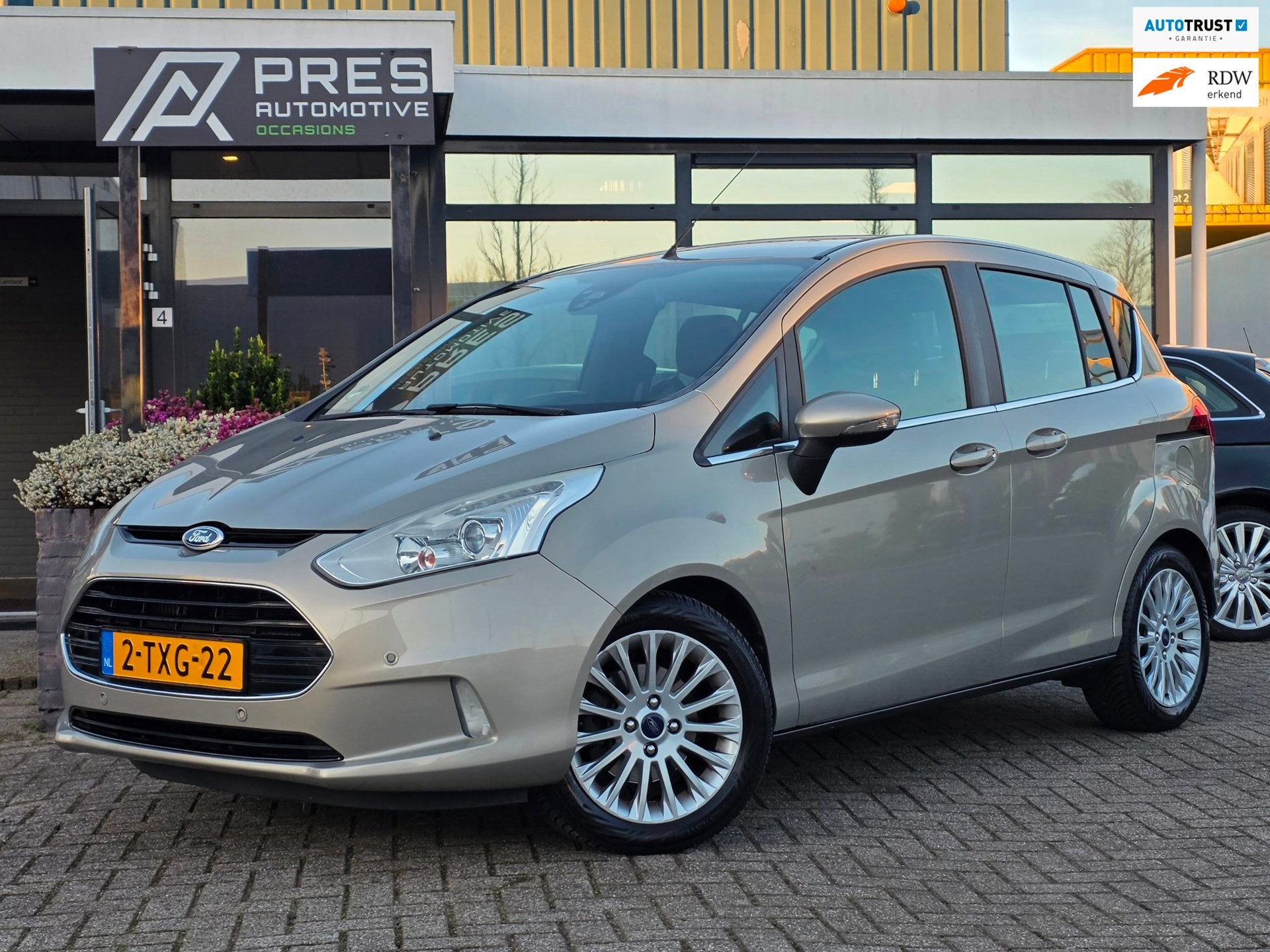 Ford B-Max 1.0 EcoBoost Titanium |CLIMA|CRUISE|NAVI|TREKHAAK, Voorwielaandrijving, Euro 5, Gebruikt, 750 kg