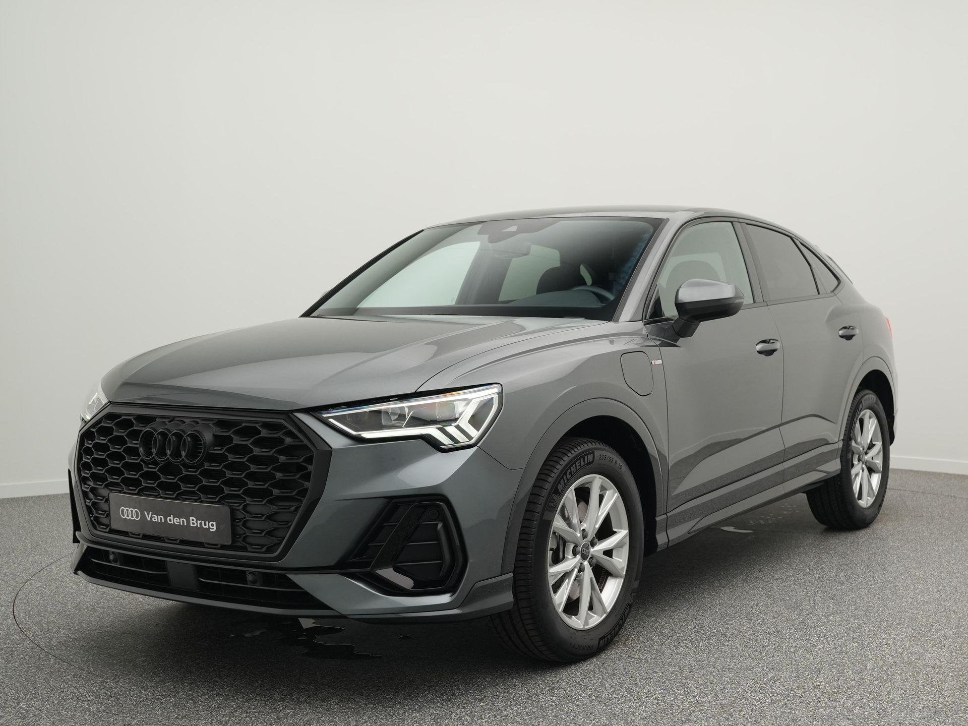 Audi Q3 Sportback 45 TFSI e S Edition | Apple Carplay/Androi, Auto's, Gebruikt, Leder en Stof, Hybride Elektrisch/Benzine, 13 kWh