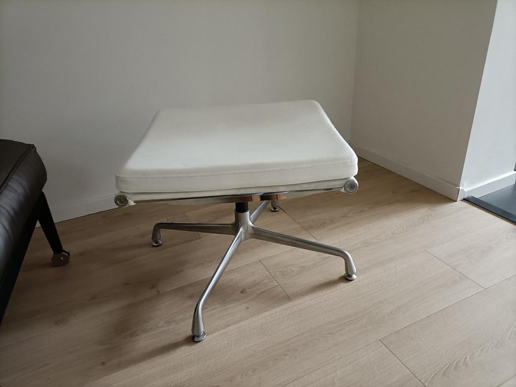 Voetenbank kopie model Eames, Modern, Ophalen of Verzenden, Zo goed als nieuw