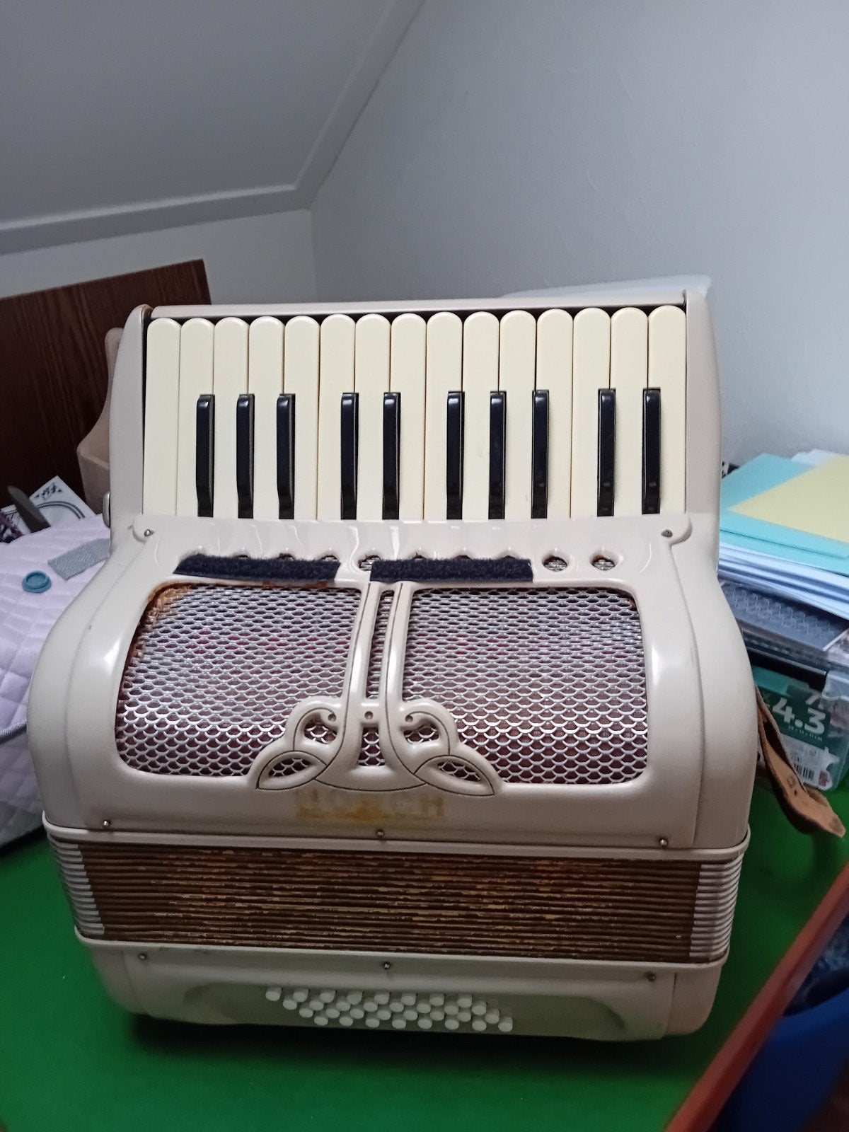 Vintage Toetsaccordeon met koffer - Goede staat, Muziek en Instrumenten, Accordeons, Gebruikt, Toetsaccordeon, Overige formaten