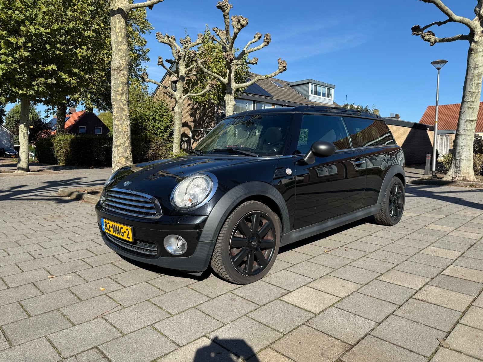 Mini Clubman 1.6 ONE 2010 Zwart met panoramadak sportvelg, Auto's, Voorwielaandrijving, Clubman, 4 cilinders, 4 stoelen