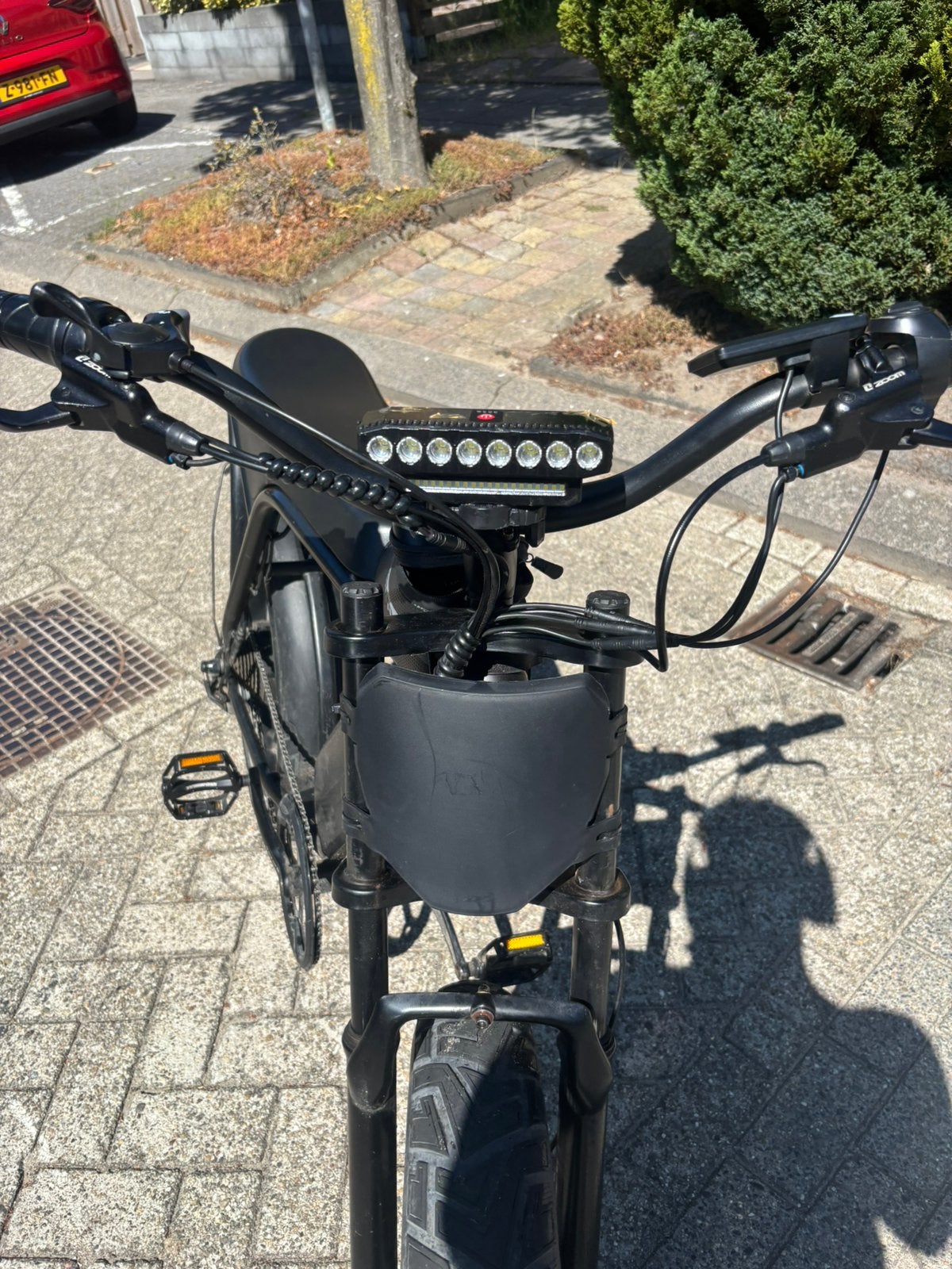 V8 750w, Ophalen of Verzenden, Gebruikt, 50 km per accu of meer, Overige merken