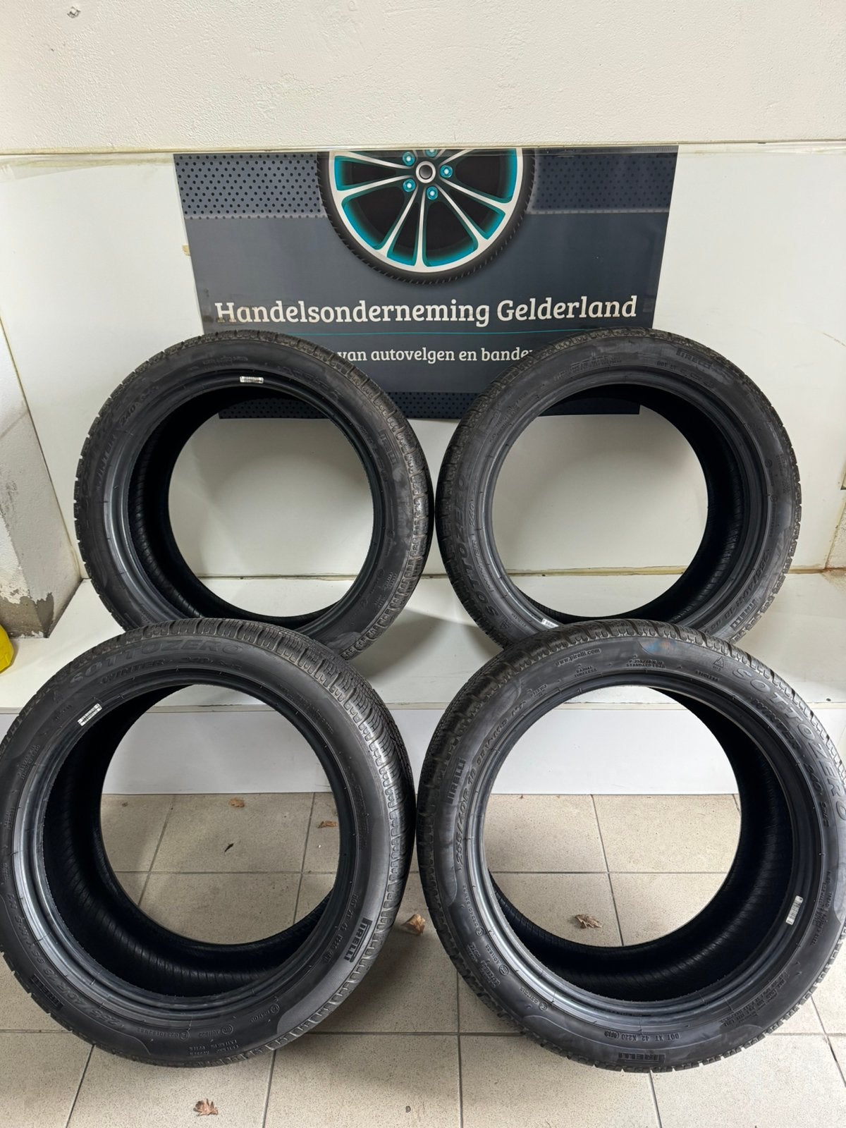 Pirelli sottozero 255/40R18 winterbanden banden, Auto-onderdelen, Banden en Velgen, Ophalen, 18 inch, Gebruikt, 255 mm
