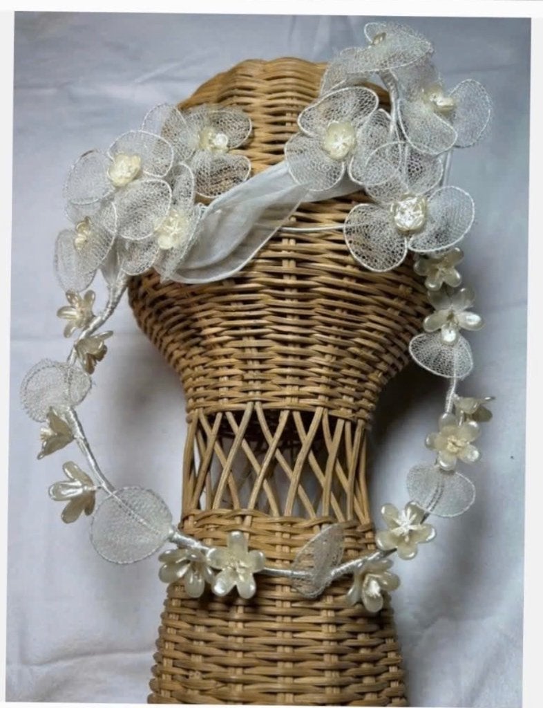 Antieke Wassen bloem tule tiara, antiek, zeer oud, Ophalen of Verzenden