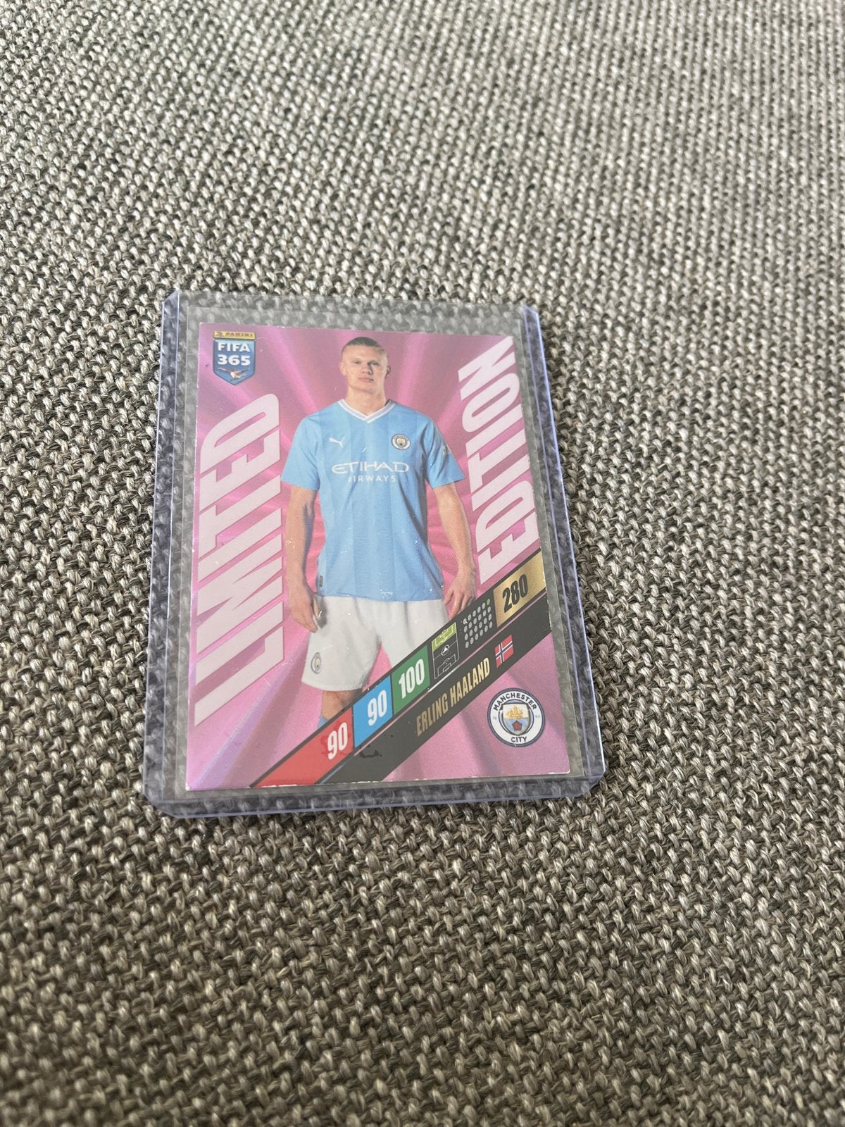 FIFA 365 Adrenalyn XL 2024 Limited Edition Erling Haaland, Verzamelen, Sportartikelen en Voetbal, Ophalen of Verzenden, Zo goed als nieuw