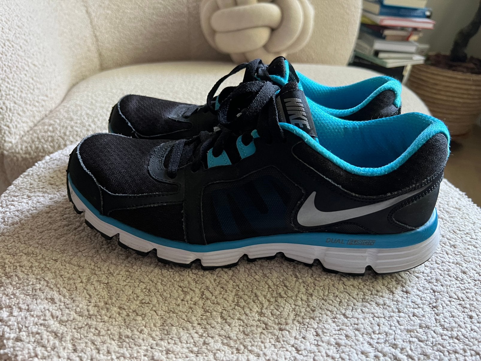 Nike Dual Fusion Sneakers Nieuwstaat Maat 42,5 – Zwart/Blauw, Ophalen of Verzenden, Zo goed als nieuw, Hardloopschoenen, Nike