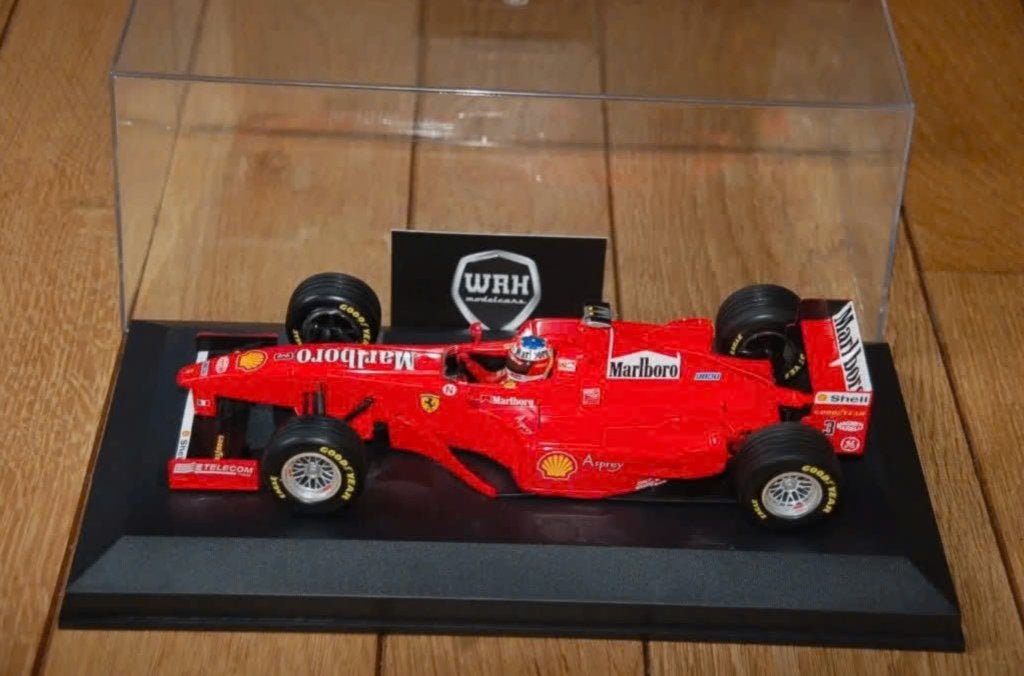 1:18 FERRARI F1 600TH GP SCHUMACHER Marlboro + vitrine WRH, Verzenden, Zo goed als nieuw, Auto, Overige merken