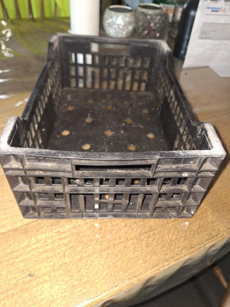 Gebruikte zwarte plastic krat, Doe-het-zelf en Verbouw, Kratten en Dozen, Gebruikt, Minder dan 35 cm, Minder dan 50 cm, Ophalen of Verzenden