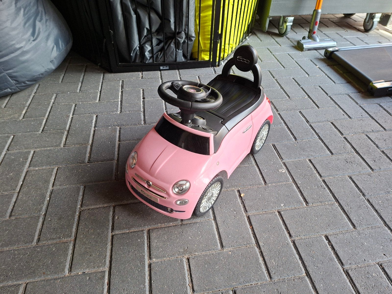 Loopauto Fiat 500 licht roze, Ophalen, Zo goed als nieuw