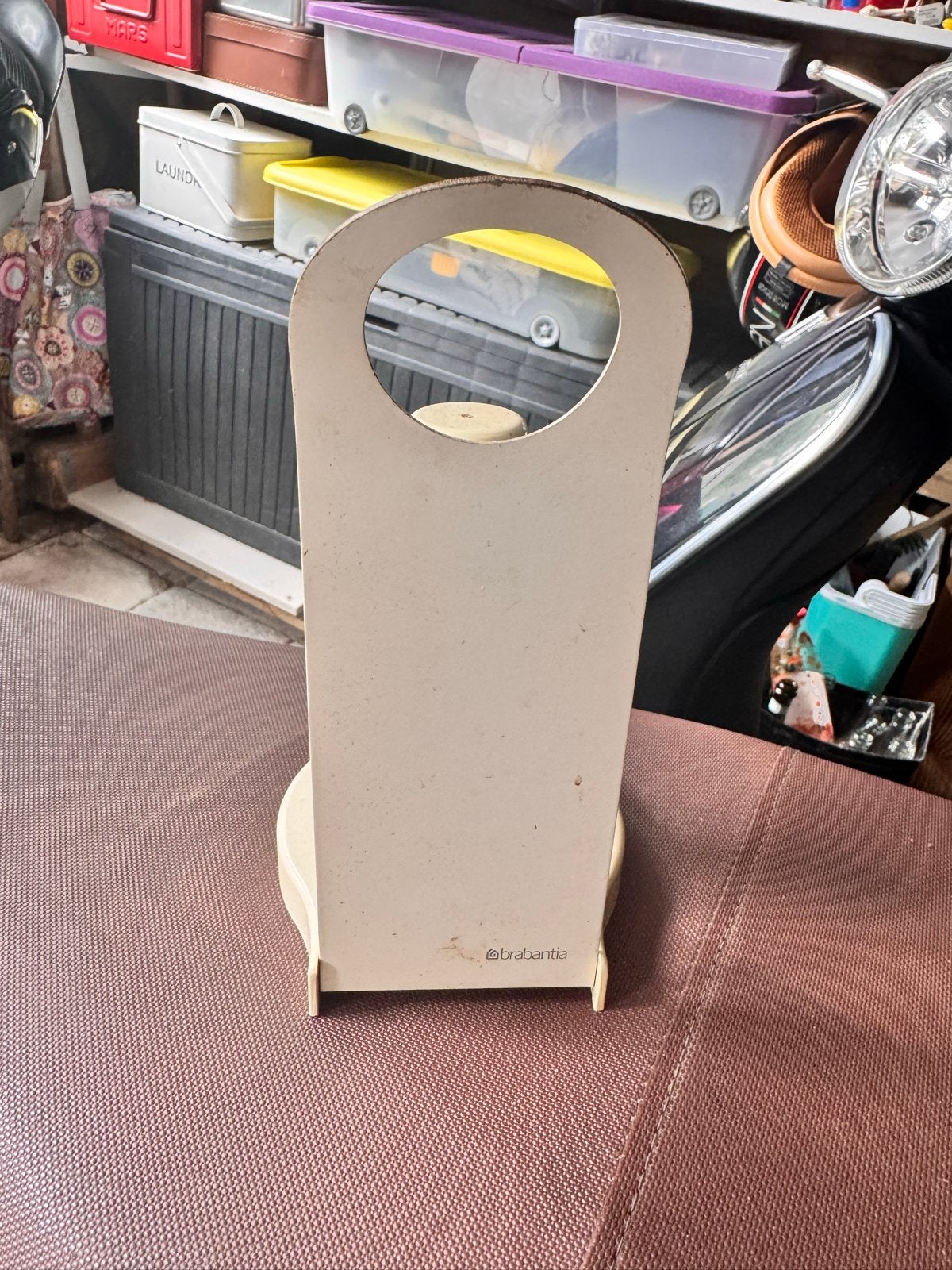 Brabantia keukenrolhouder - Beige, Huis en Inrichting, Keuken | Keukenbenodigdheden, Beige, Ophalen of Verzenden, Metaal, Brabantia